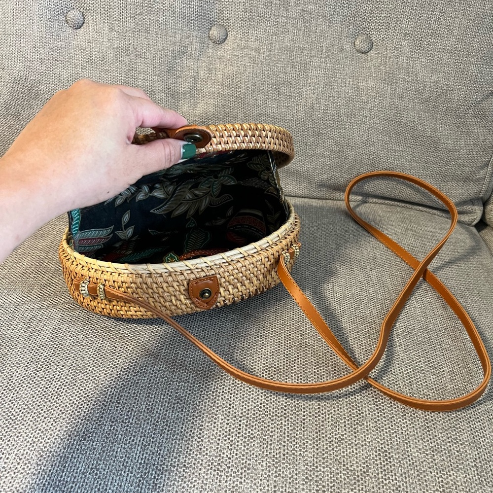 Rattan Oval Bali Bag - Picture 2 of 3